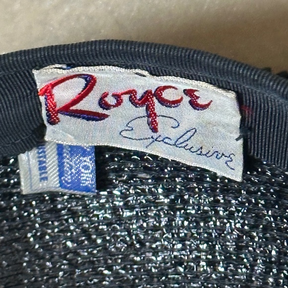 MAGNIFICENT 1950s' BLACK STRAW CARTWHEEL HAT WIITH FULL DOTTED VEIL - Picture 12 of 13